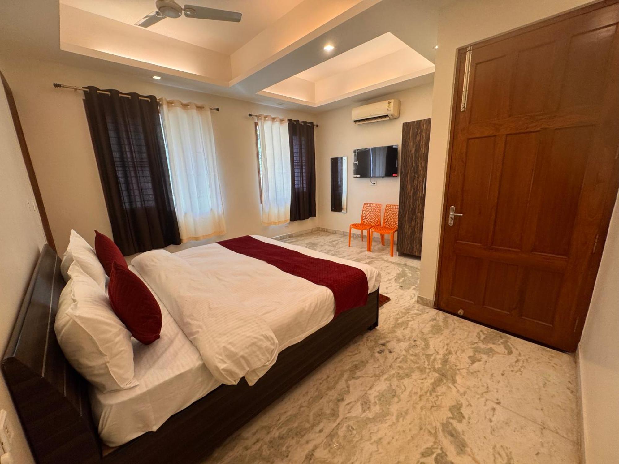 Hl Grand Hotel Лакнау Екстериор снимка