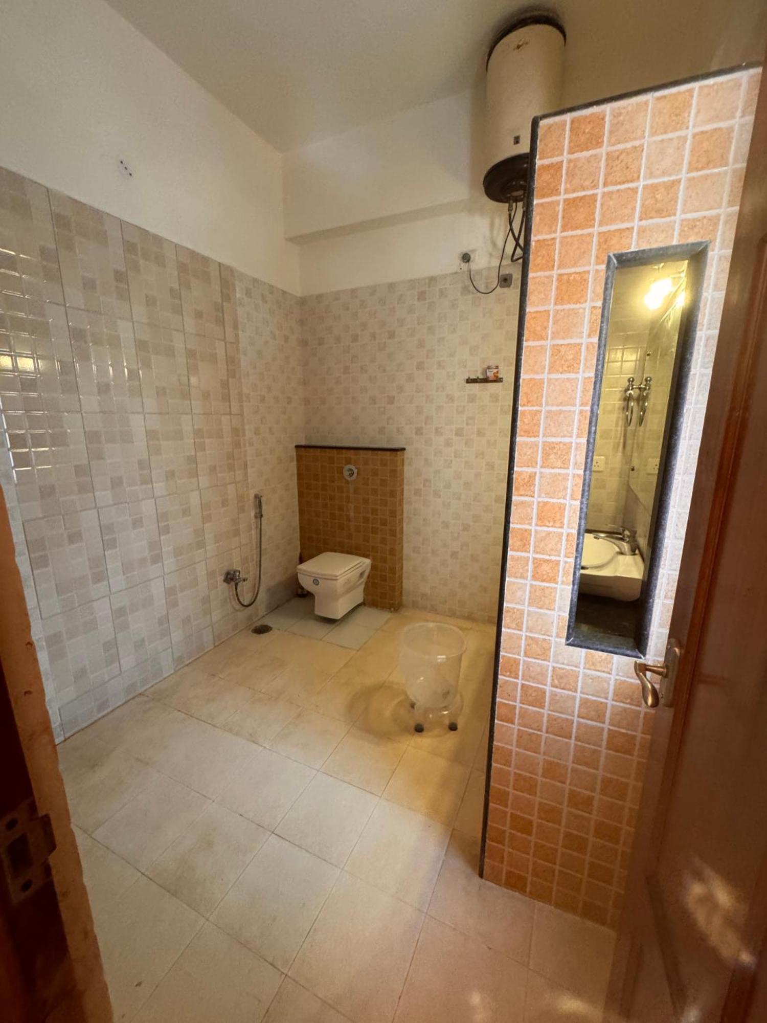 Hl Grand Hotel Лакнау Екстериор снимка